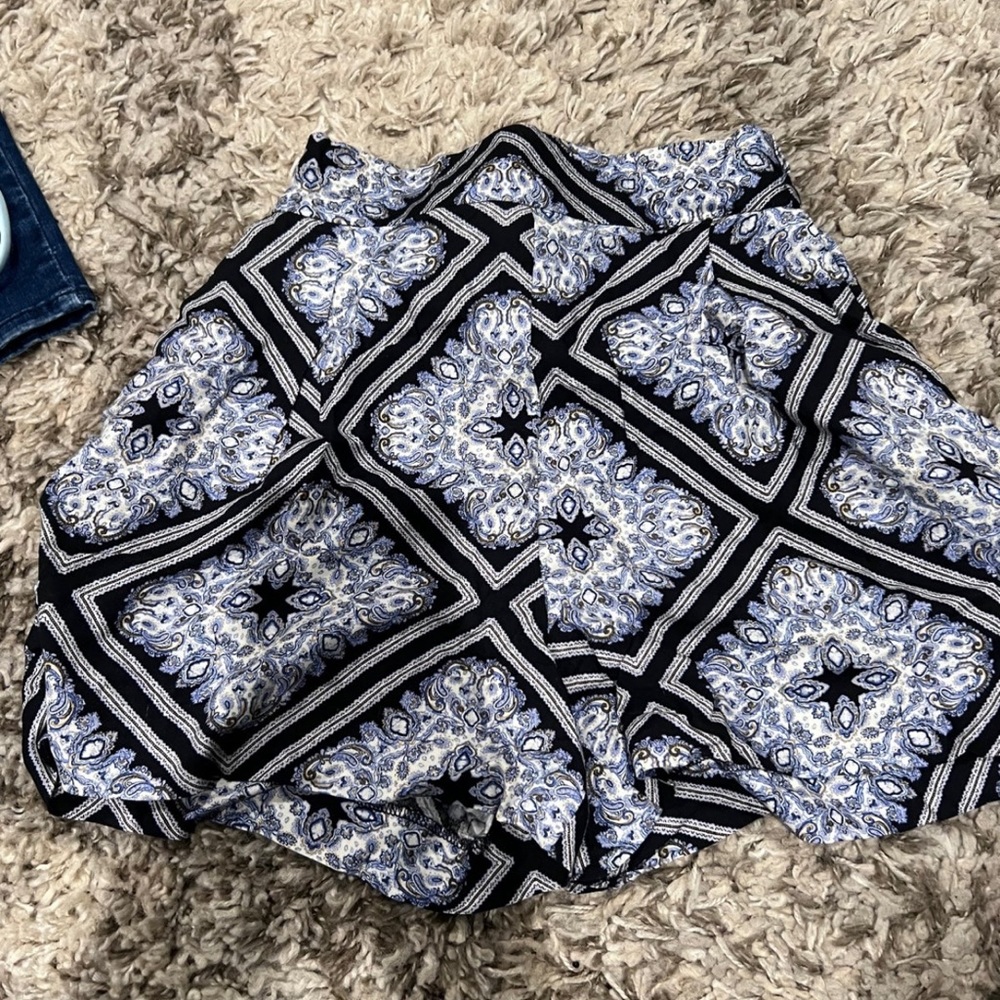 H&M flowy shorts